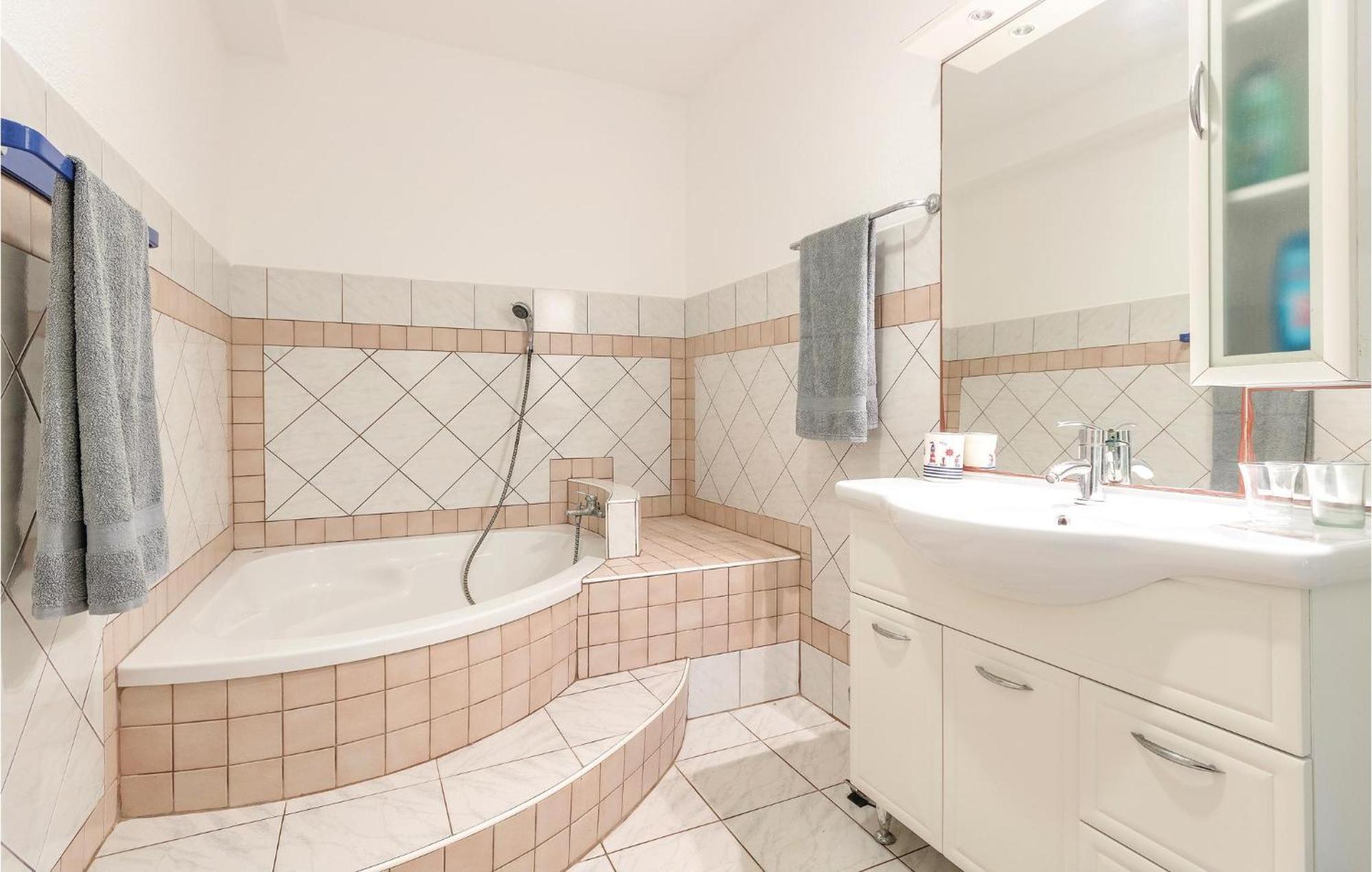4 Bedroom Beautiful Apartment In Štinjan Екстериор снимка