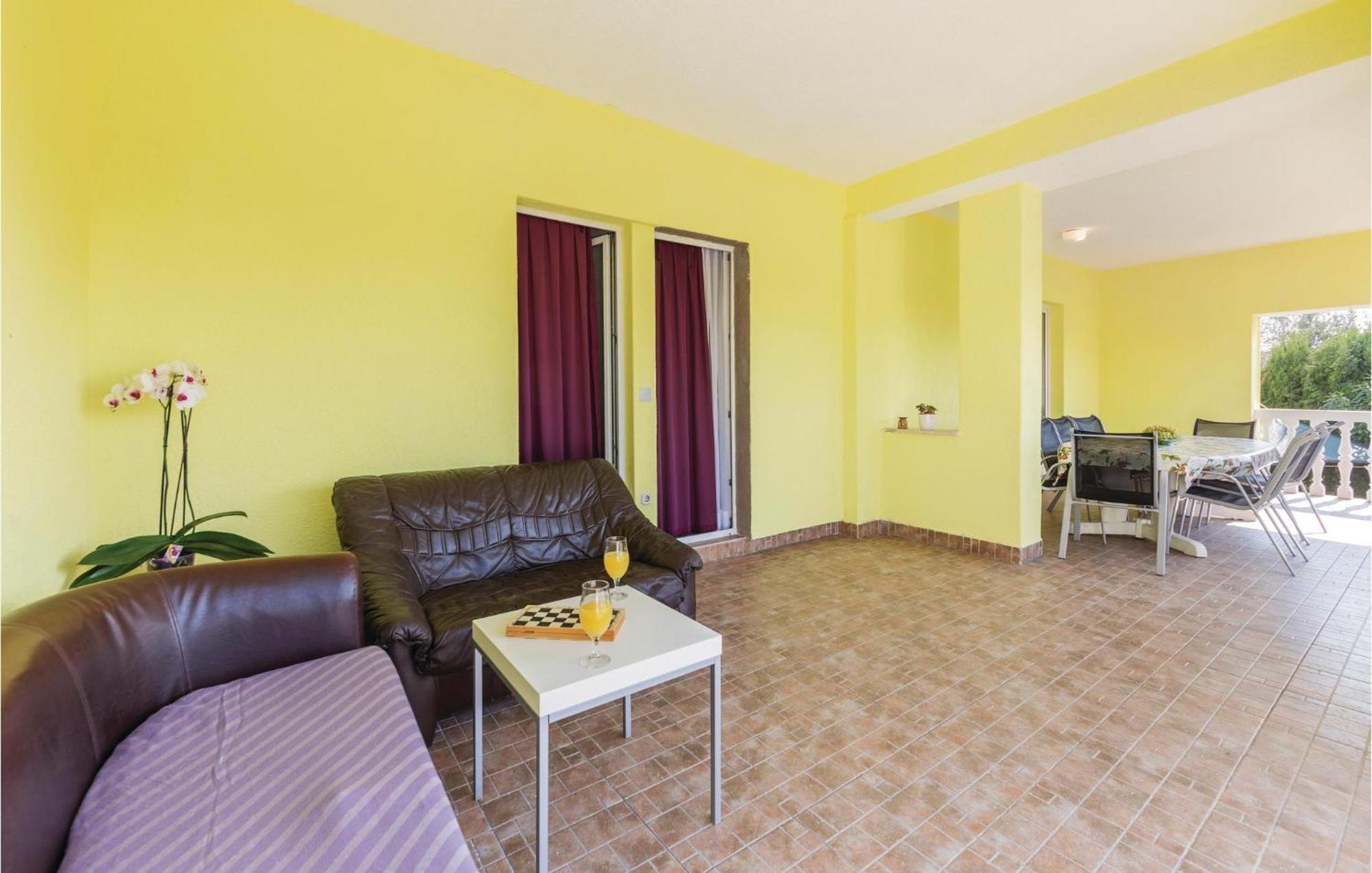 4 Bedroom Beautiful Apartment In Štinjan Екстериор снимка