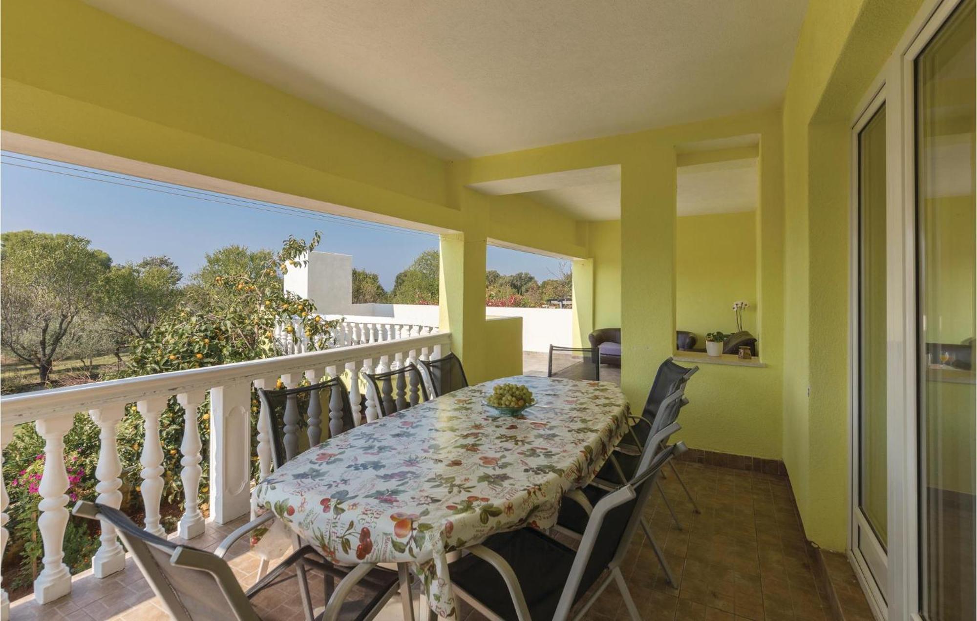 4 Bedroom Beautiful Apartment In Štinjan Екстериор снимка